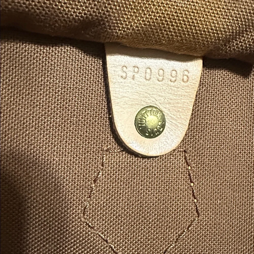 Louis Vuitton Monogram Speedy 40